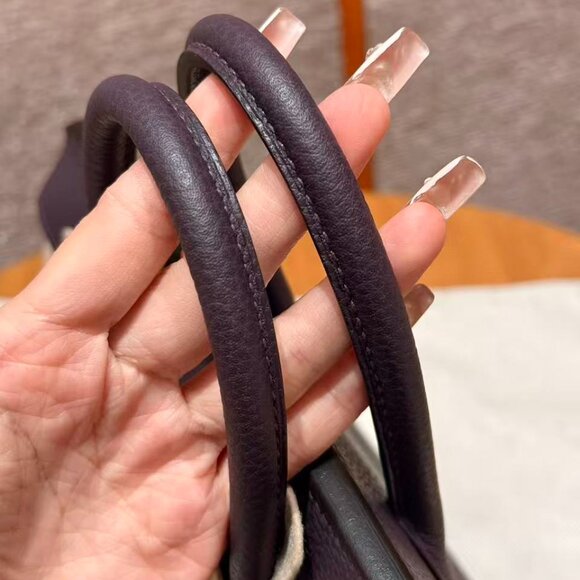 Classic Hermes Bag: A Stylish and Versatile Choice for Elegance - Picture 4 of 6